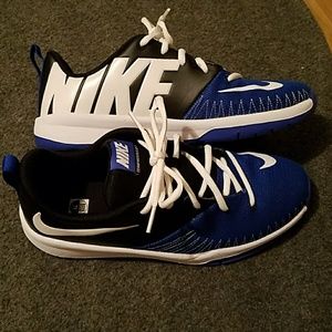 Boys 7 Nike shoes